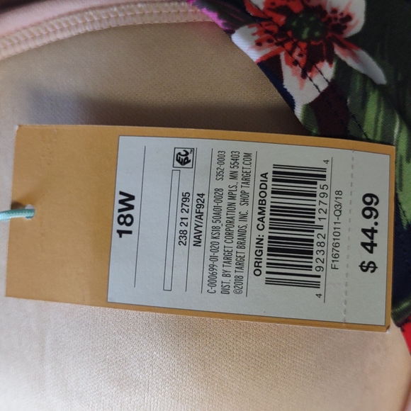 Kona Sol Cross-Back Keyhole Strap One-Piece Swimsuit - Picture 9 of 9